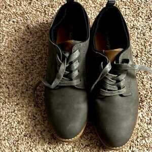 Cat and Jack cute golf shoes. Never worn and pet free home.